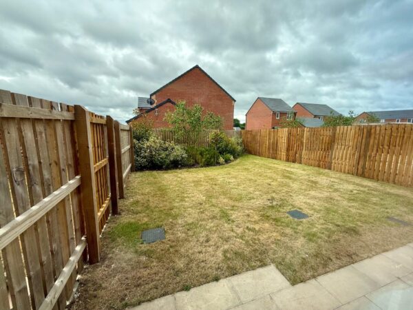 Furnished 2 Bedroom House To Let - NG17