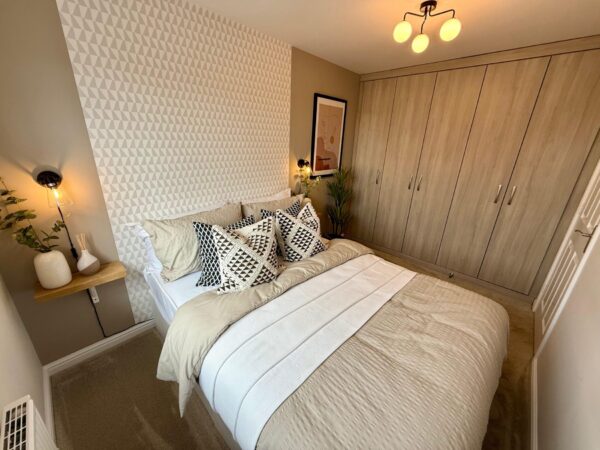 Furnished 2 Bedroom House To Let - NG17