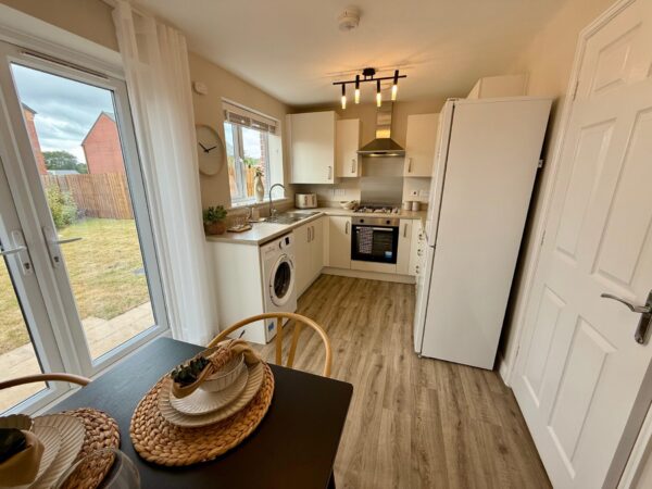 Furnished 2 Bedroom House To Let - NG17