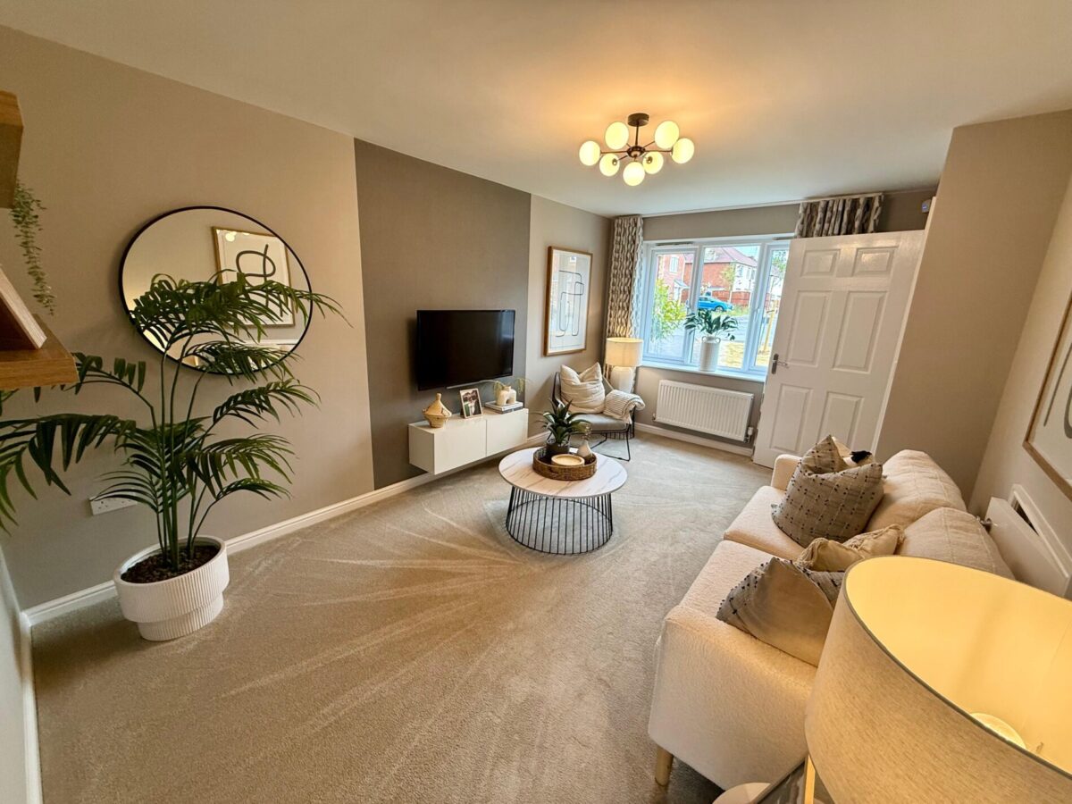 Furnished 2 Bedroom House To Let - NG17