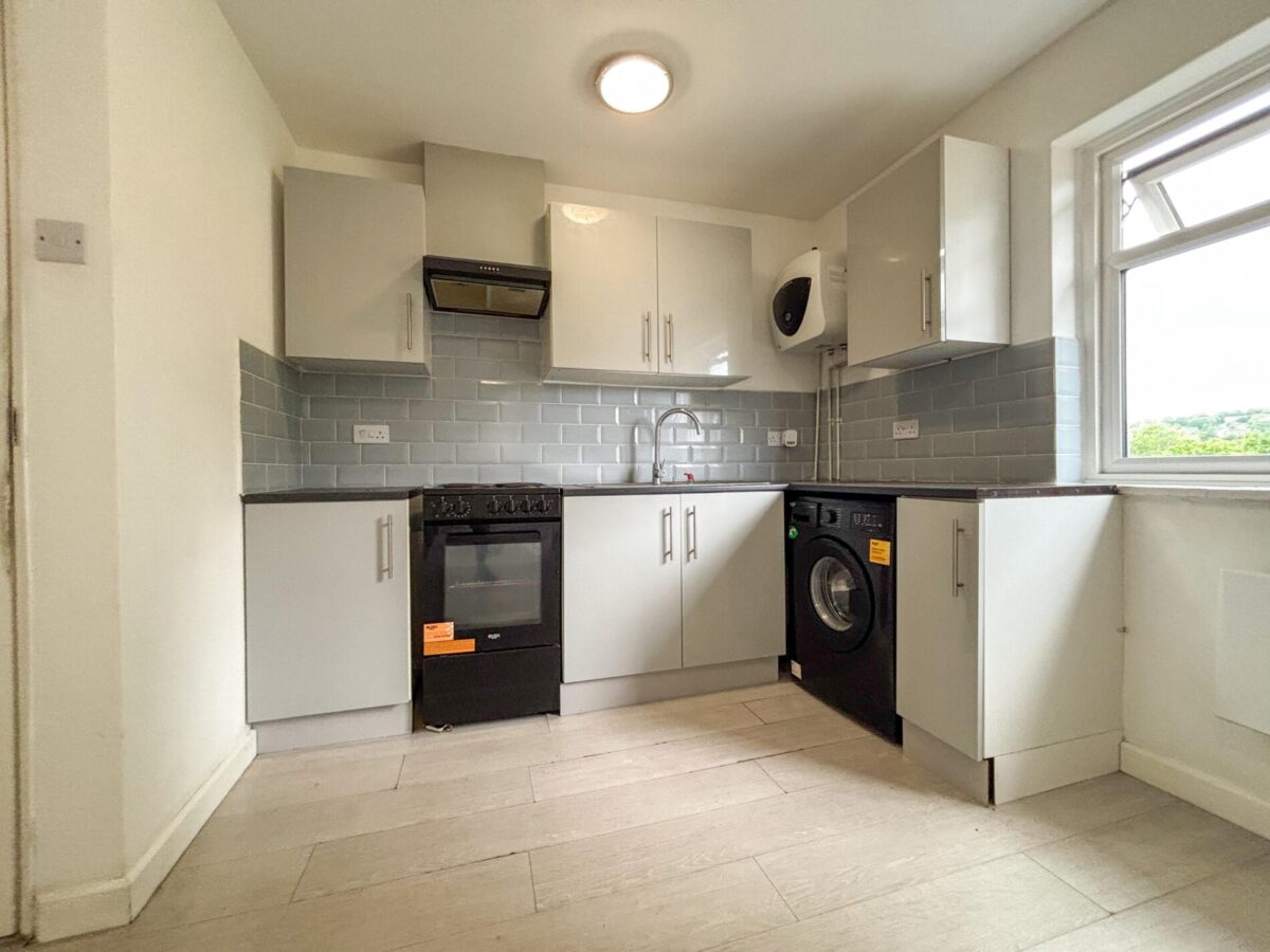 1 Bedroom Flat To Let - HP11