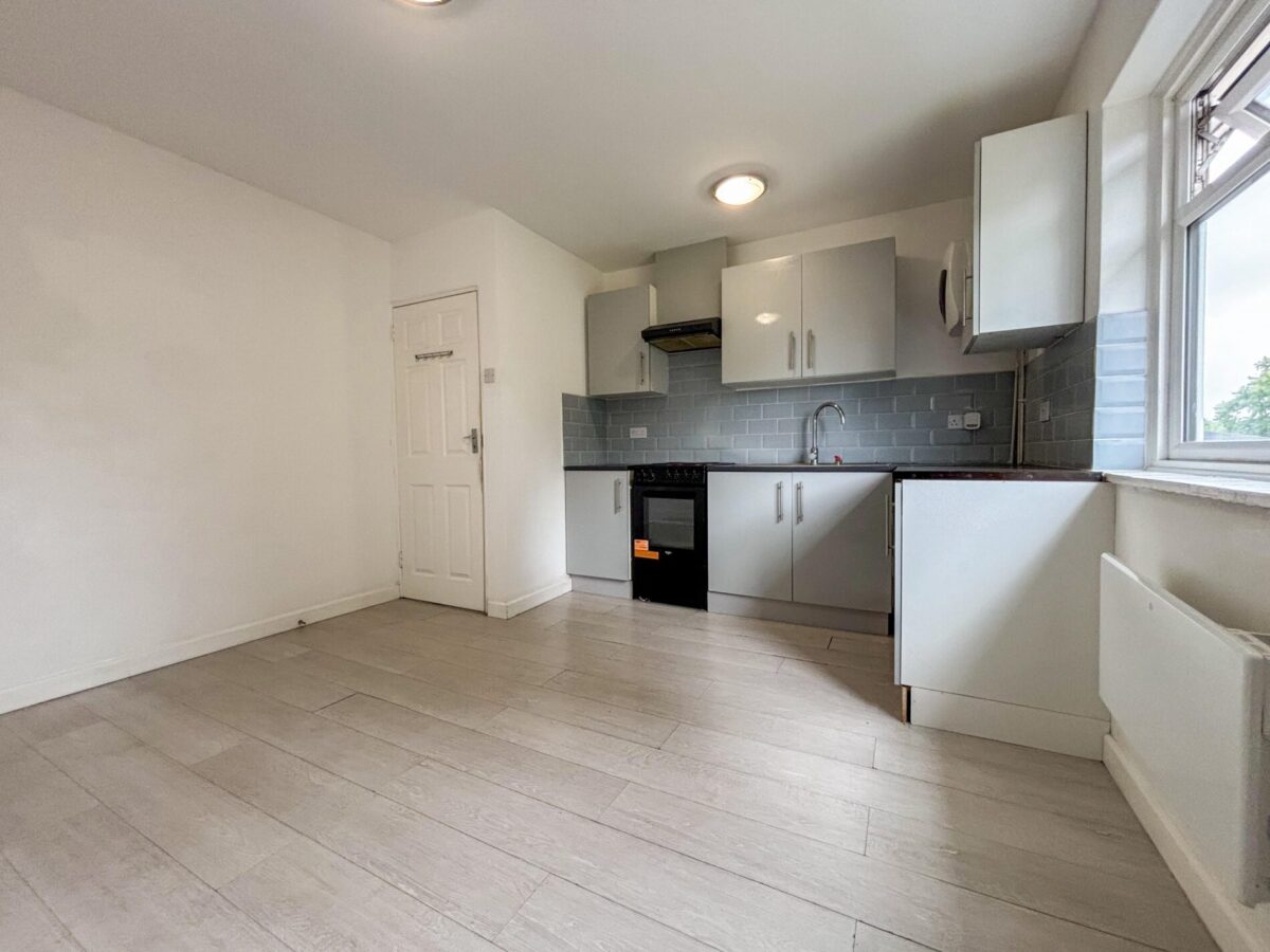 1 Bedroom Flat To Let - HP11