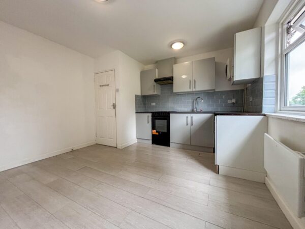 1 Bedroom Flat To Let - HP11