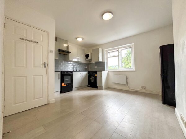 1 Bedroom Flat To Let - HP11