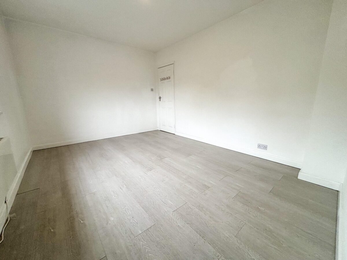 1 Bedroom Flat To Let - HP11