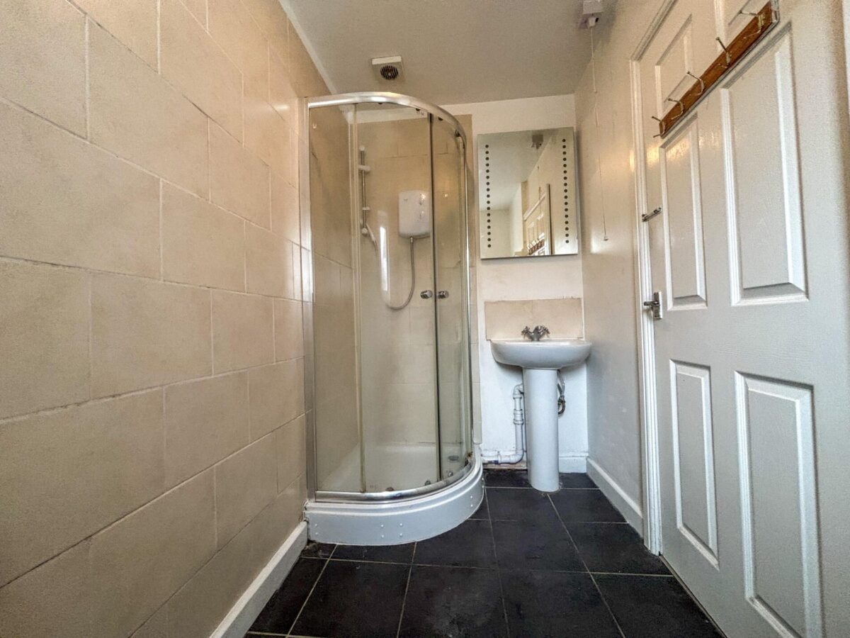1 Bedroom Flat To Let - HP11