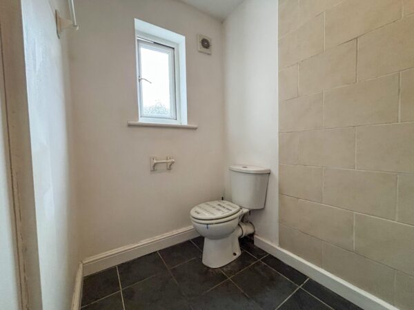 1 Bedroom Flat To Let - HP11
