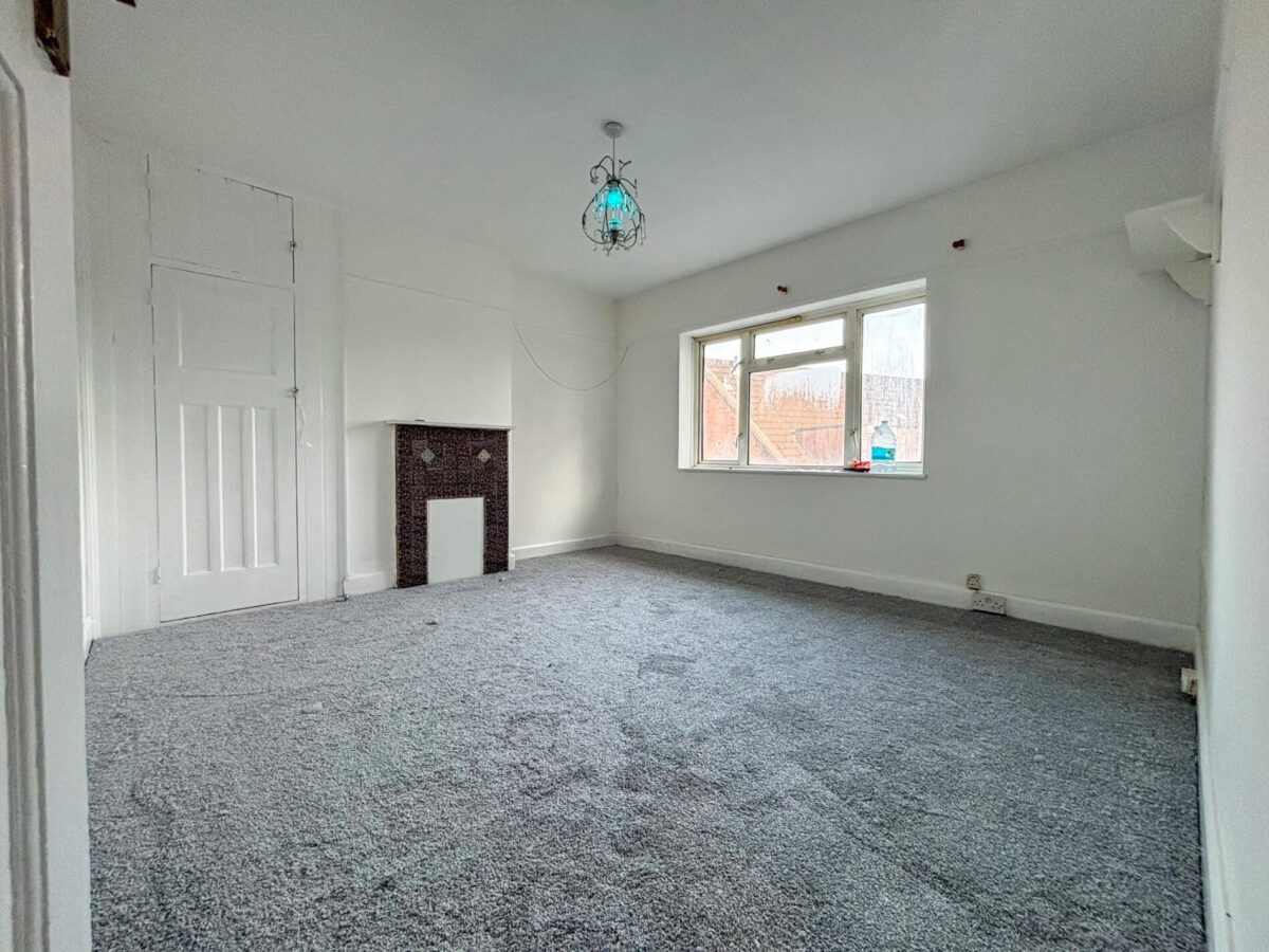 Large 1 Bedroom Flat To Let - HP12