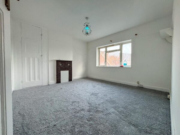 Large 1 Bedroom Flat To Let - HP12