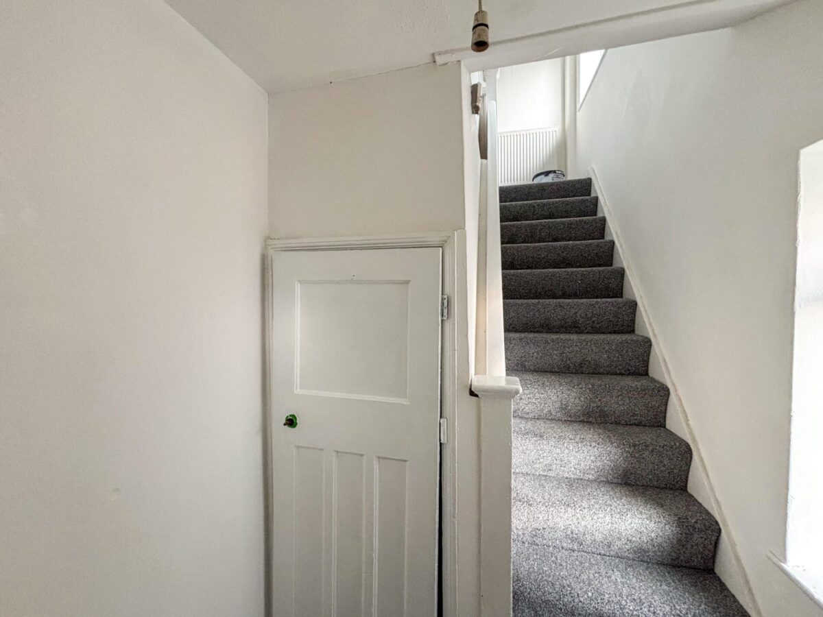 Large 1 Bedroom Flat To Let - HP12