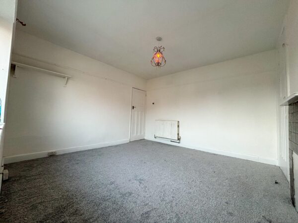 Large 1 Bedroom Flat To Let - HP12