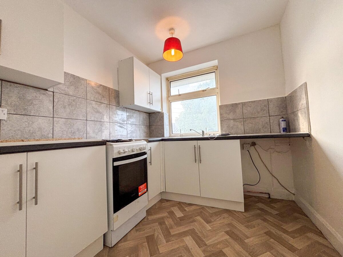 Large 1 Bedroom Flat To Let - HP12