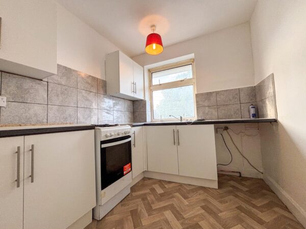 Large 1 Bedroom Flat To Let - HP12