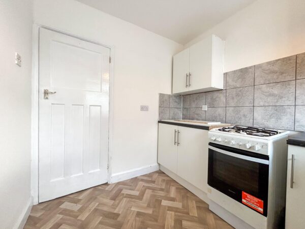 Large 1 Bedroom Flat To Let - HP12