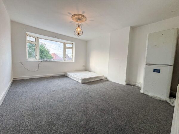 Large 1 Bedroom Flat To Let - HP12