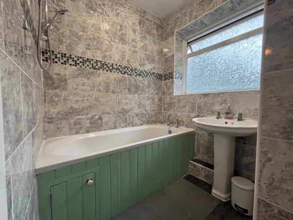 3/4 Bedroom House To Let - HP12