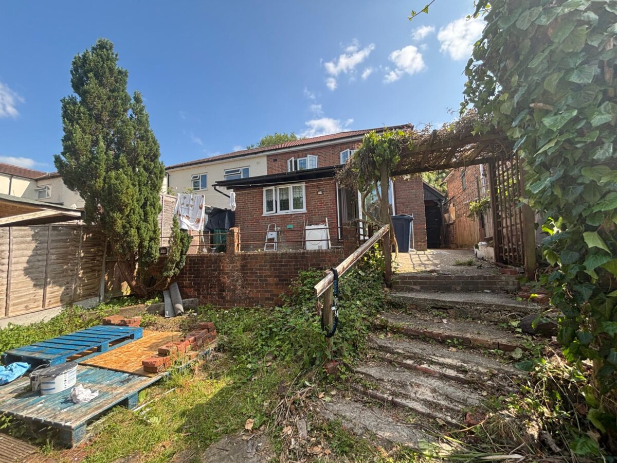 4 Bedroom House To Let - HP12