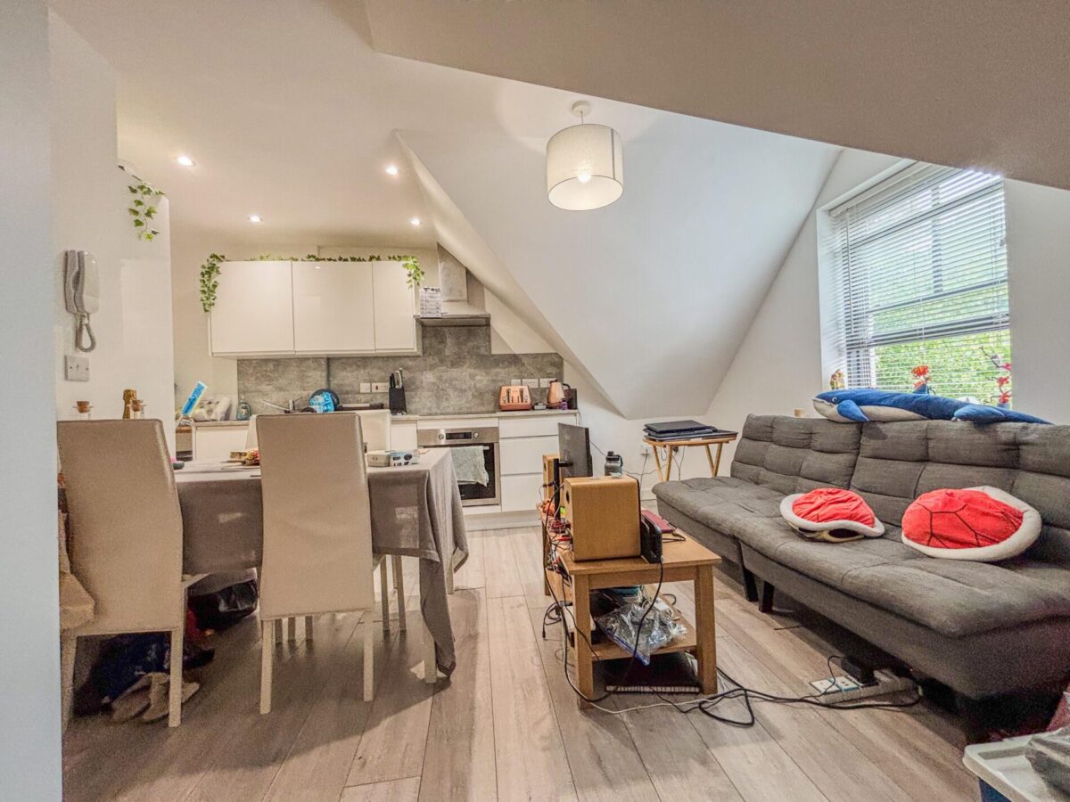 Furnished Studio Flat To Let - HP13