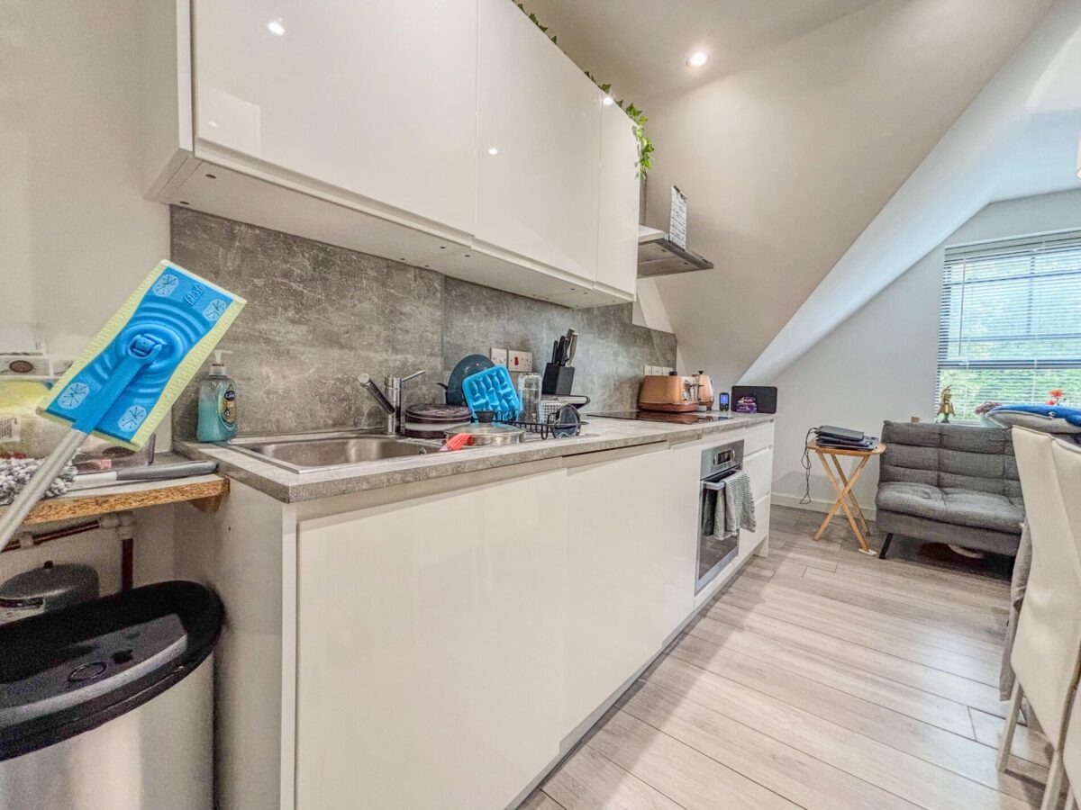 Furnished Studio Flat To Let - HP13