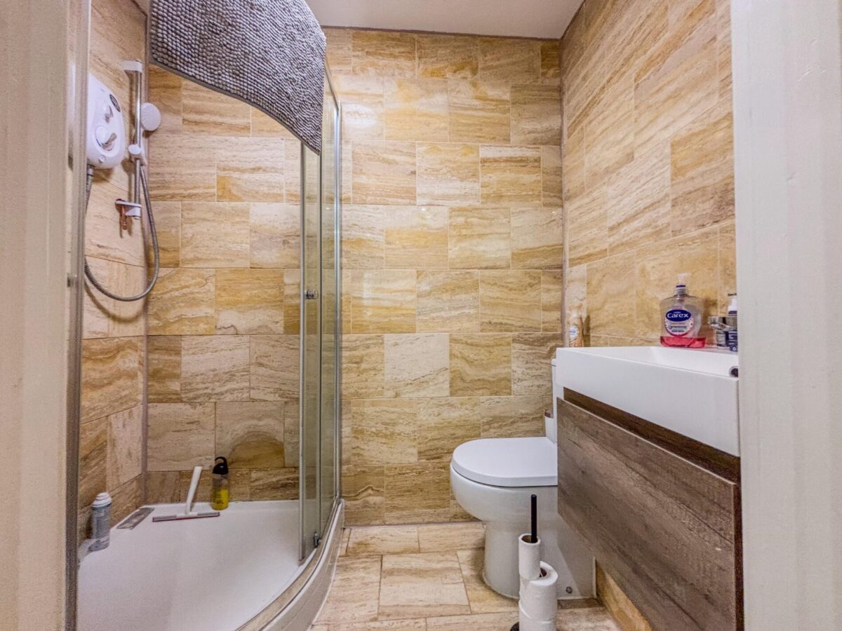 Furnished Studio Flat To Let - HP13