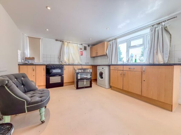 6 Bedroom Student Property To Let - HP13