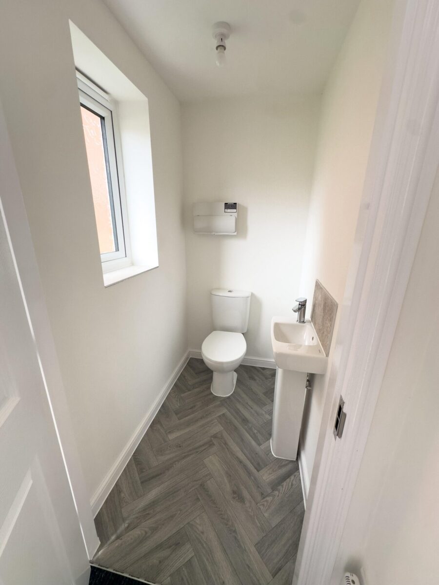 2 Bedroom House To Let - NG17