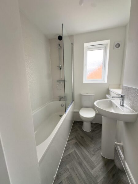 2 Bedroom House To Let - NG17