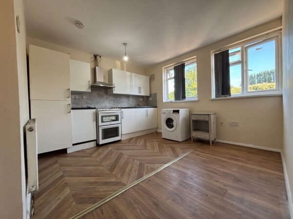Spacious 4 Bedroom Flat To Let - HP12