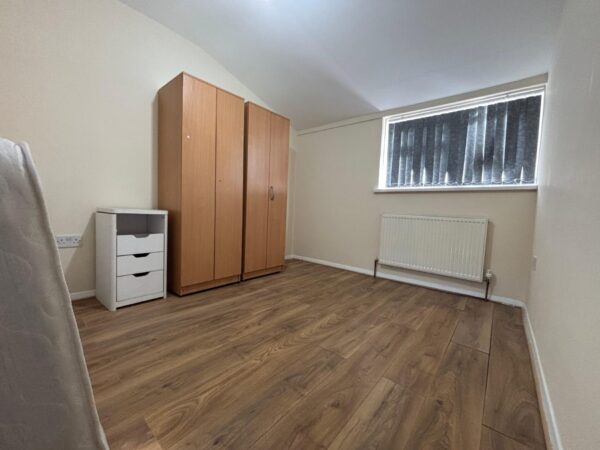 Spacious 4 Bedroom Flat To Let - HP12