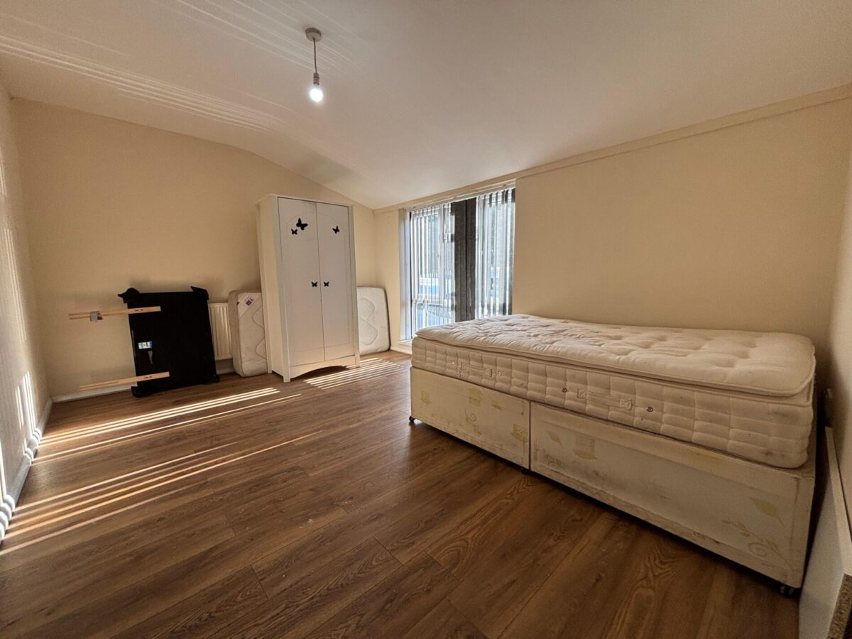 Spacious 4 Bedroom Flat To Let - HP12