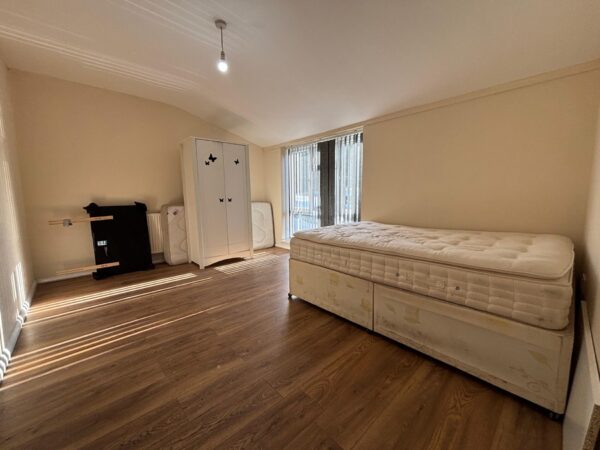 Spacious 4 Bedroom Flat To Let - HP12