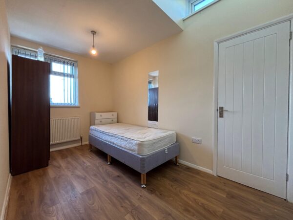 Spacious 4 Bedroom Flat To Let - HP12