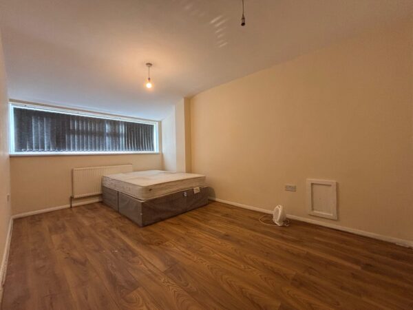 Spacious 4 Bedroom Flat To Let - HP12