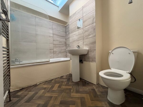 Spacious 4 Bedroom Flat To Let - HP12
