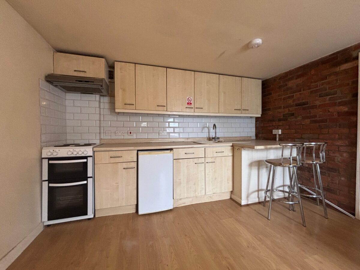 1 Bedroom Flat To Let - HP12