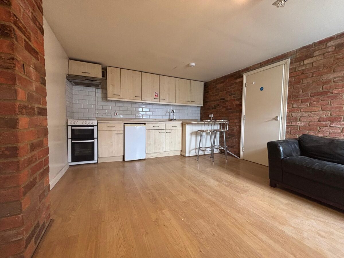 1 Bedroom Flat To Let - HP12
