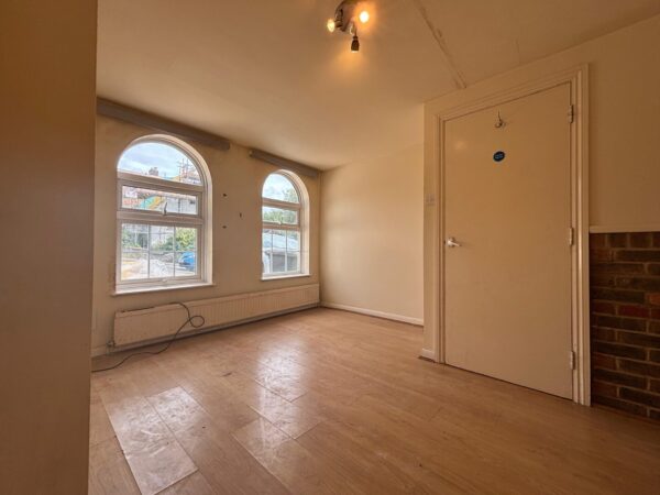 1 Bedroom Flat To Let - HP12