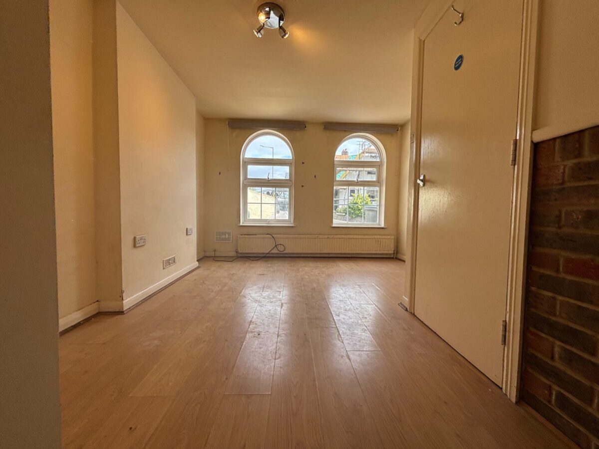 1 Bedroom Flat To Let - HP12