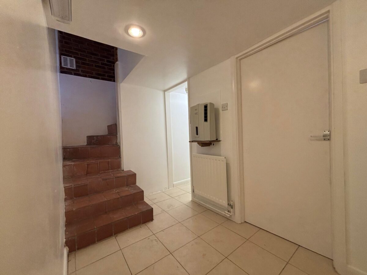 1 Bedroom Flat To Let - HP12