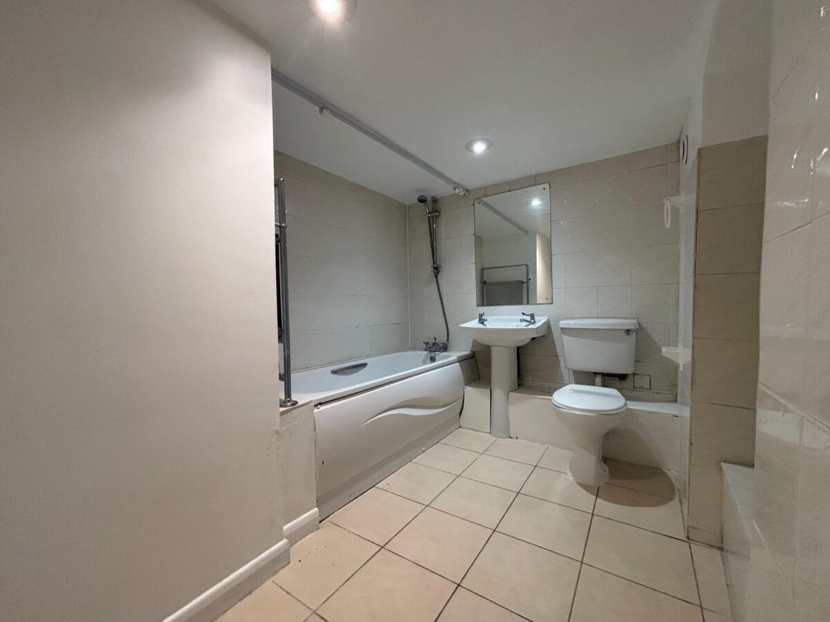 1 Bedroom Flat To Let - HP12