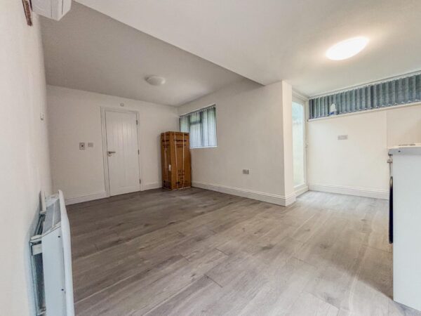 Bills Inclusive Studio Flat To Let - HP11