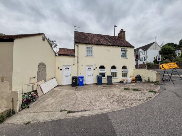 1 Bedroom Flat To Let - HP12