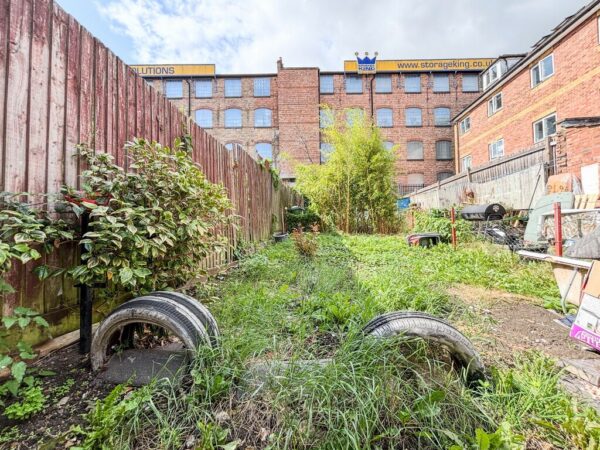 3 Bedroom House To Let - HP11