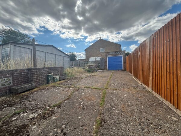 3/4 Bedroom House To Let - HP12