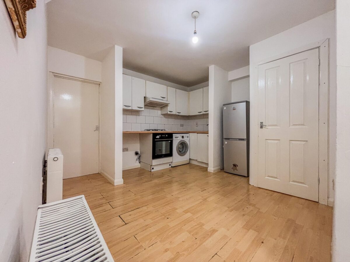 1 Bedroom Flat To Let - HP11