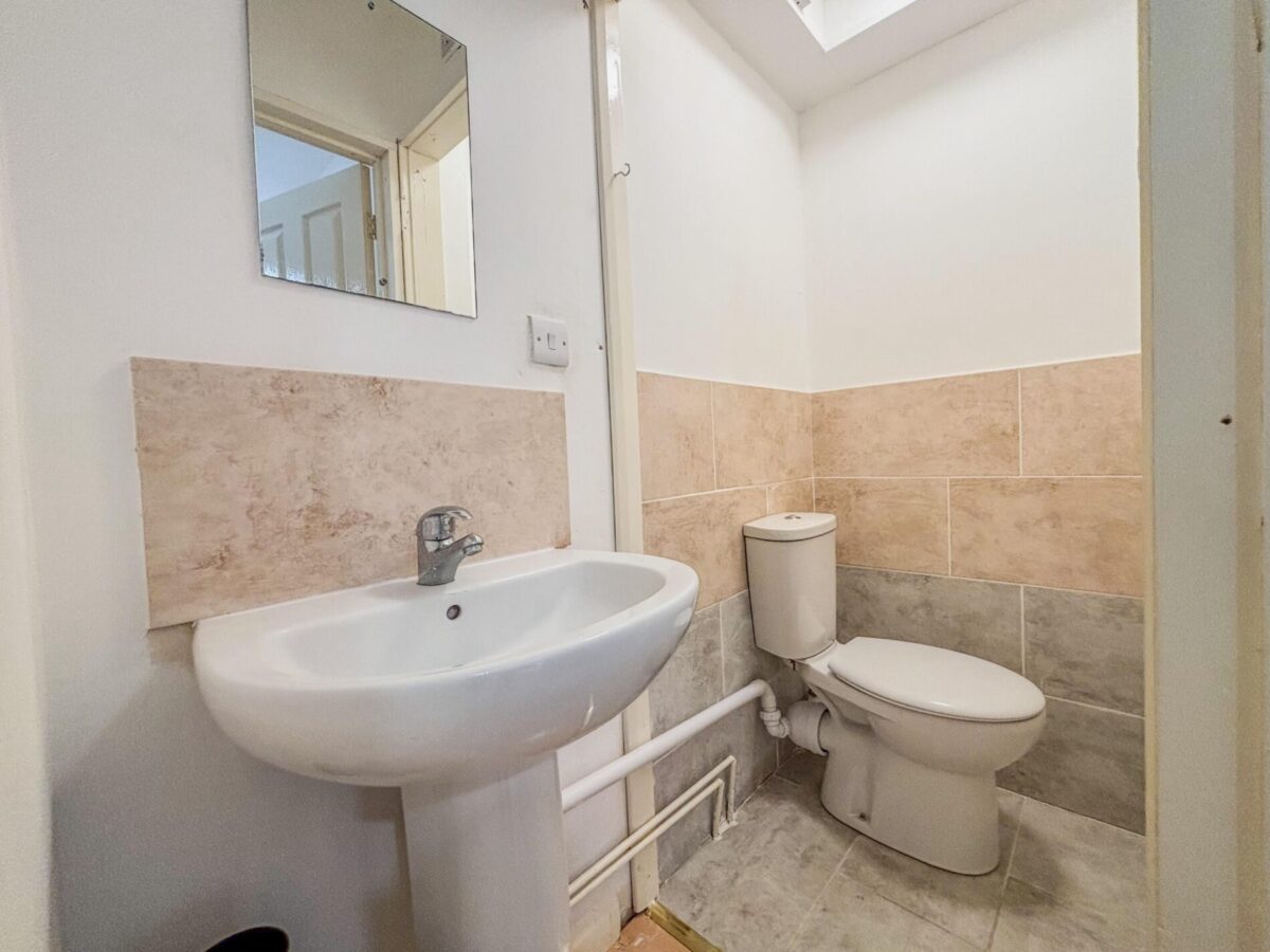 1 Bedroom Flat To Let - HP11