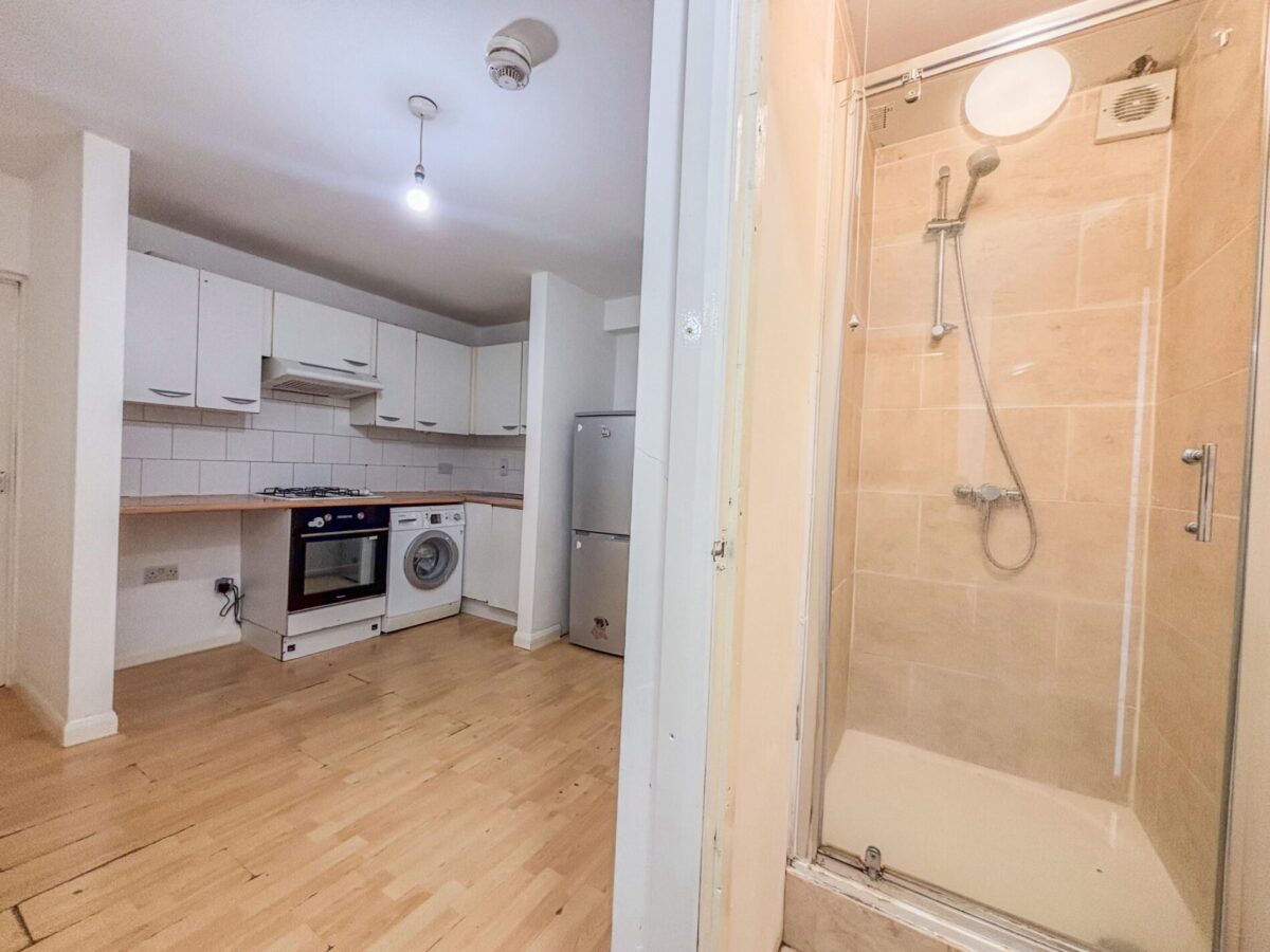 1 Bedroom Flat To Let - HP11