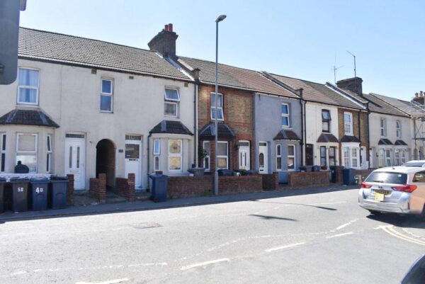 1 Bedroom Flat To Let - HP11