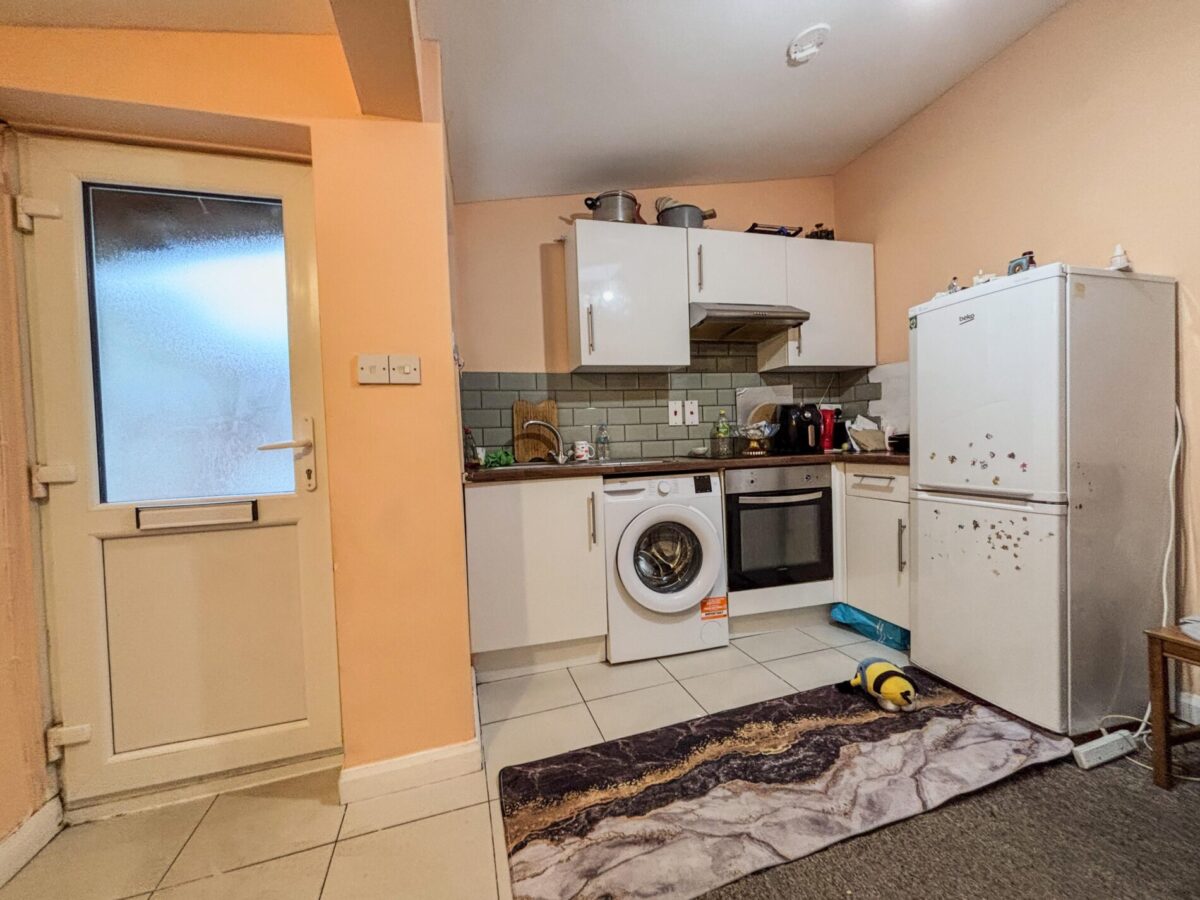 2 Bedroom Flat To Let - HP11