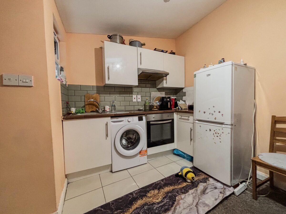 2 Bedroom Flat To Let - HP11